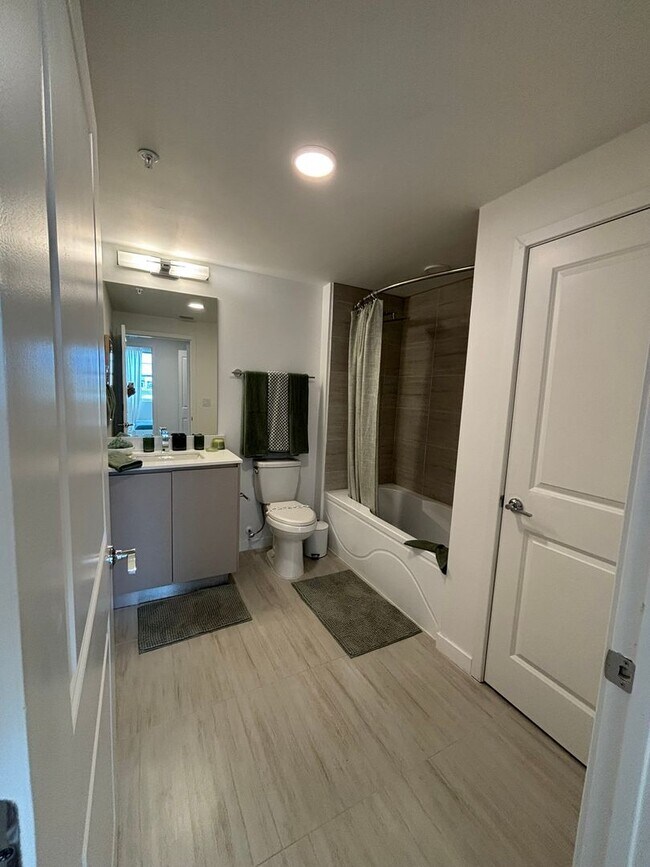 Building Photo - Beautiful and Brand New Apart in Millenia Park Orlando