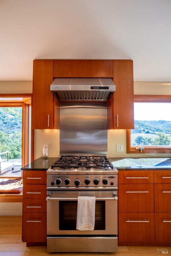 Building Photo - 452 Chestnut Ave