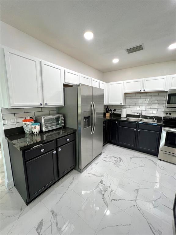 Building Photo - 2173 Riviera Dr