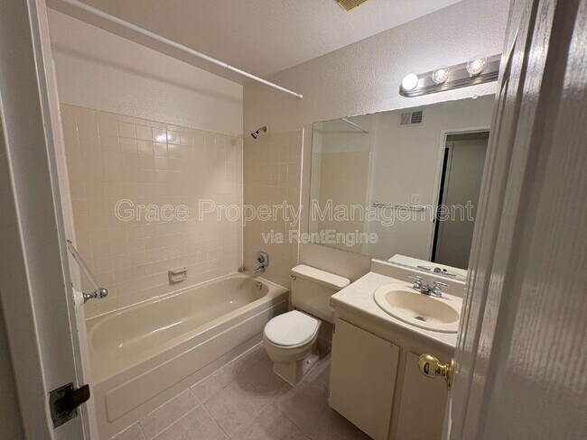 Building Photo - 8555 E Fairmount Dr