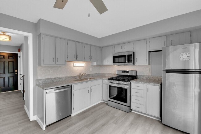 Building Photo - 13351 Hiddencrest Ln