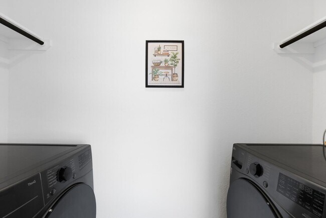 Building Photo - 9126 Selene Pl