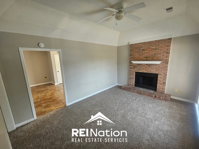 Building Photo - MEMPHIS CHARMER! | Vaulted Ceilings & Brick Fireplace | 3 Bed / 2 Bath