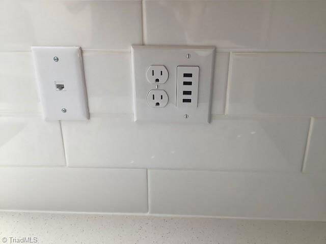 Building Photo - 136 Plumtree Ct