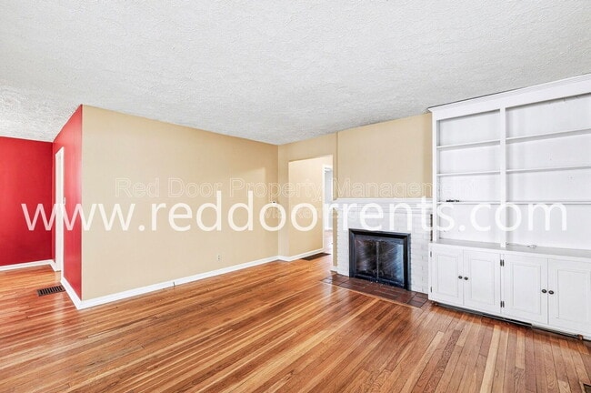 Building Photo - 6115 Indianola Ave