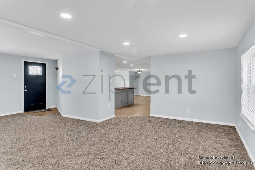 Building Photo - 1615 E 90th St S