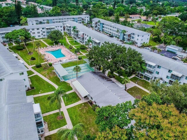 Building Photo - 1815 Sunny Dr