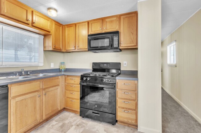 Building Photo - 3 BR/1BA | Mobile Home |2+ Acres