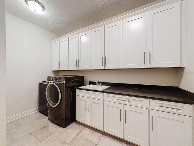 Building Photo - 10701 Laurel Vista Way