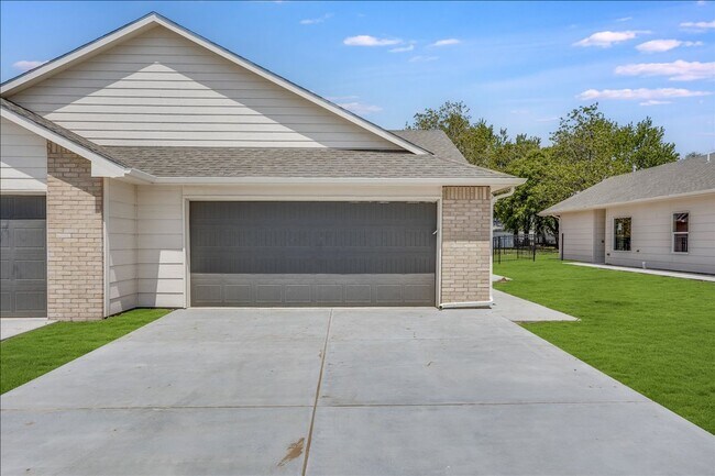 Building Photo - 4409 N Sandplum St