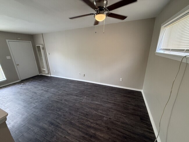Building Photo - 2086 Hubert Ave