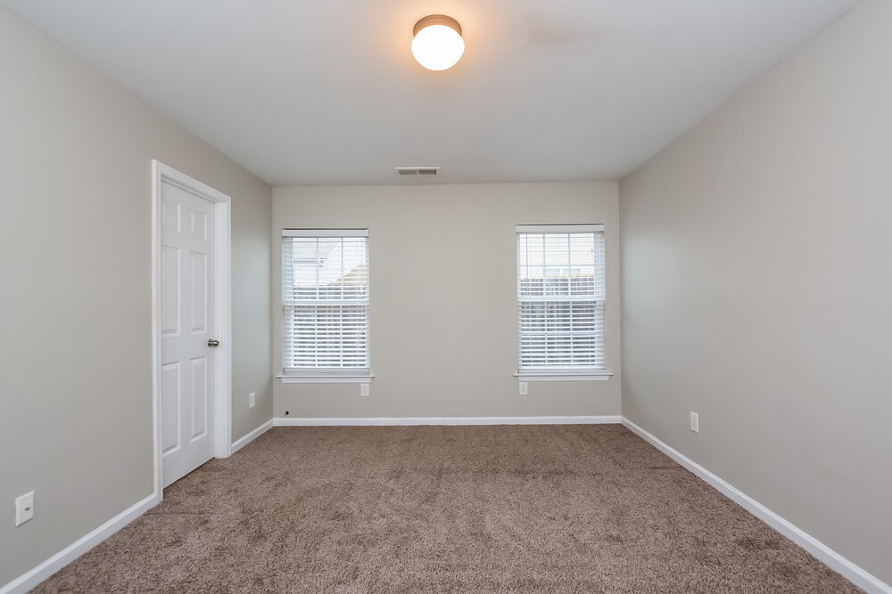 Building Photo - 5 Hill Crest Cir