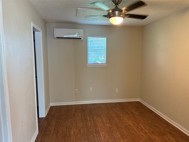 Building Photo - 726 4th St