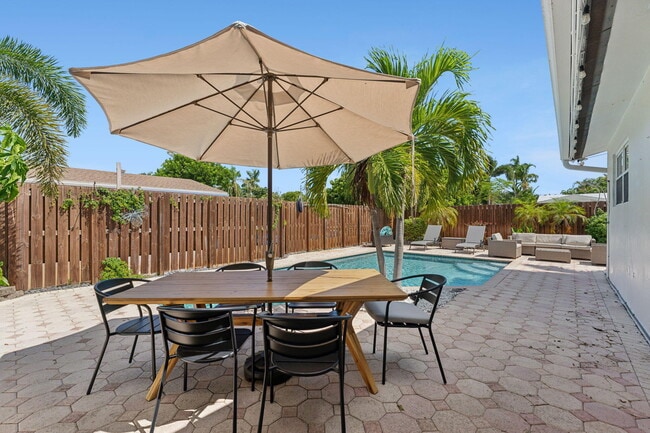 Building Photo - 2691 NE 18th St