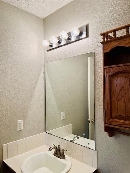 Building Photo - 1160 S Jasmine Ln