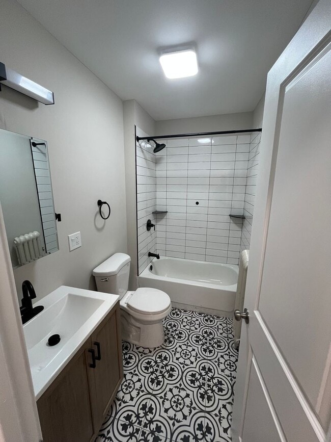 Building Photo - Mozart