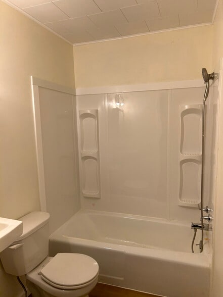 Building Photo - 2999 E High St