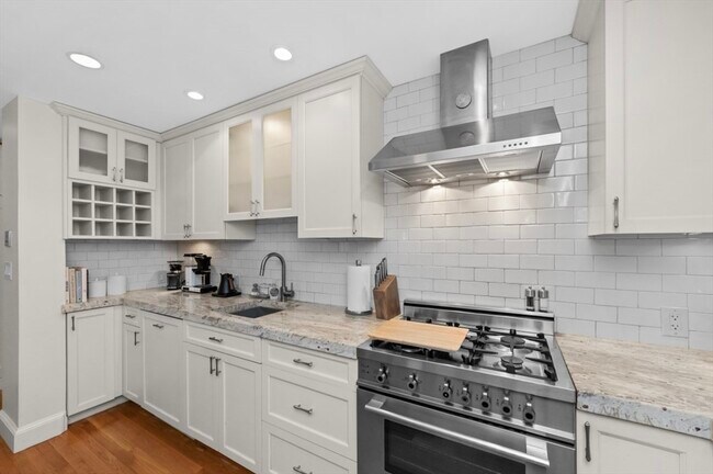 Building Photo - 342 Marlborough St