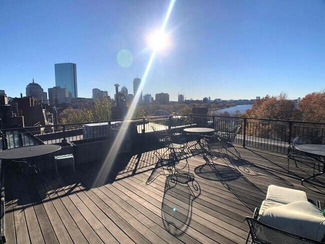 Building Photo - 112 Pinckney St