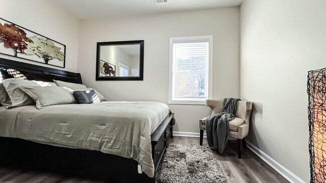 Building Photo - 2813 Mead Rd