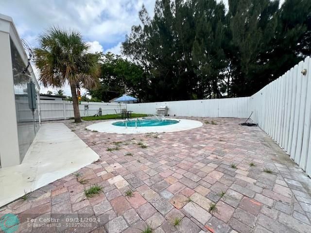 Building Photo - 327 Lancaster St