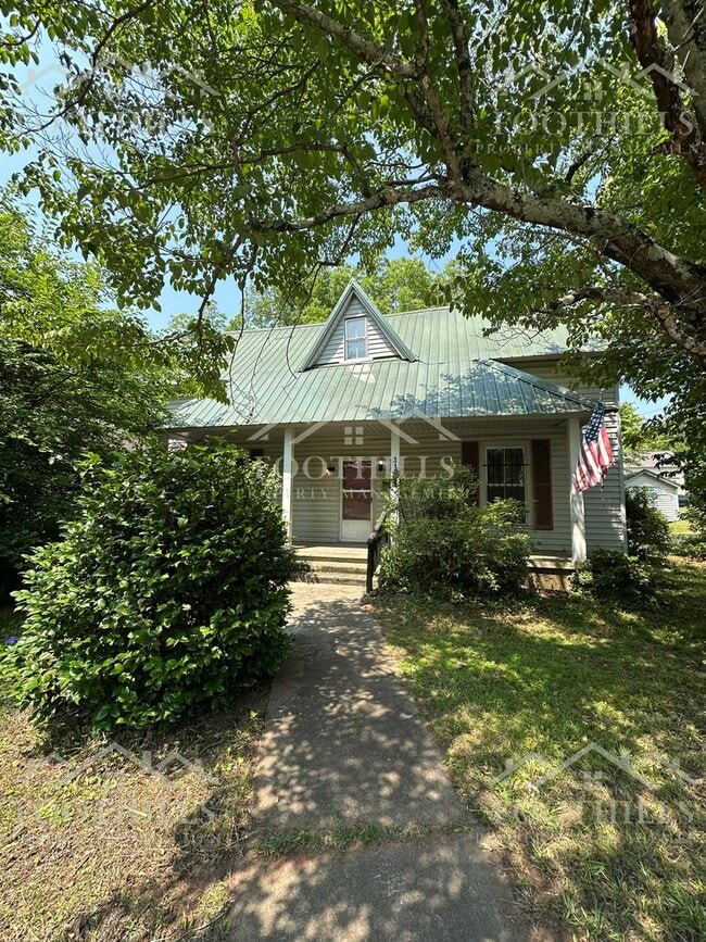 Primary Photo - Charming 4-Bedroom Single Family House Nea...