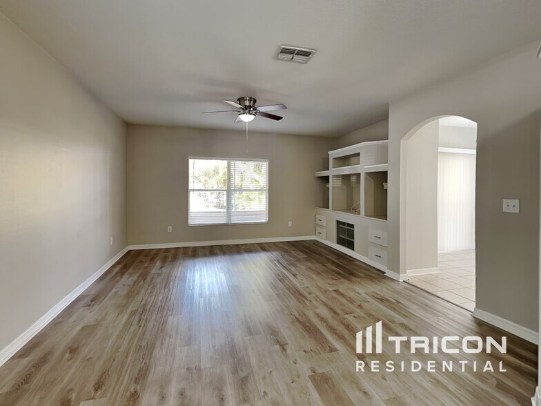 Building Photo - 6137 Skylarkcrest Dr