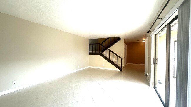 Building Photo - 303 Waterview Dr