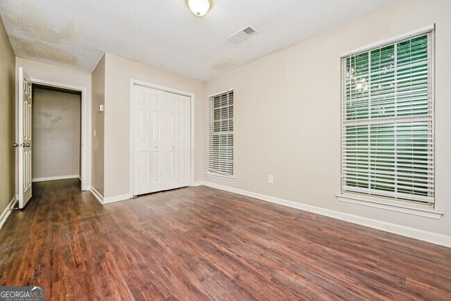 Building Photo - 5008 Kens Ct