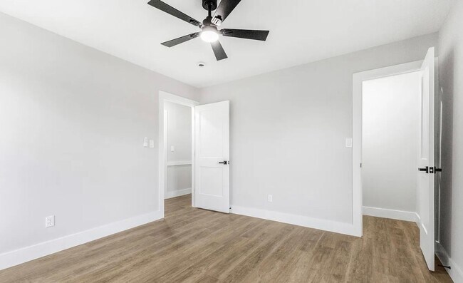 Building Photo - Move in Ready Stunning 4/3 Close To Everything In Greenville!