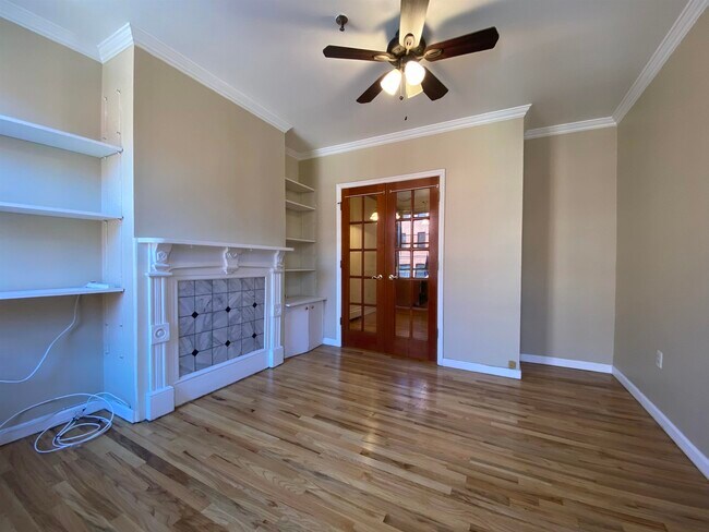 Building Photo - 218 Willow Ave