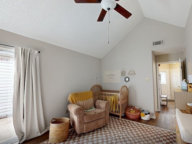 Building Photo - 18024 Whispering Gables Ln