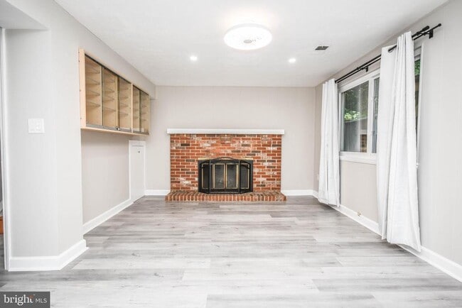Building Photo - 10231 Millstream Dr