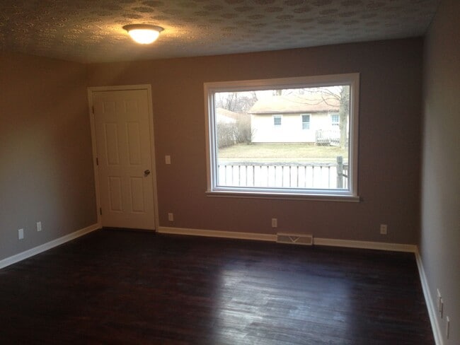Building Photo - 3BR Pl