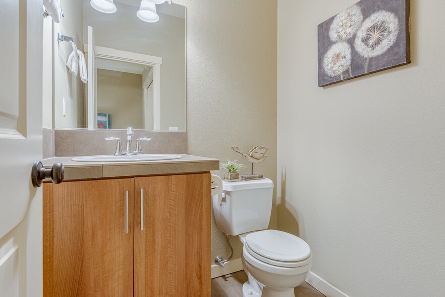 Building Photo - 8077 NE Miriam Way