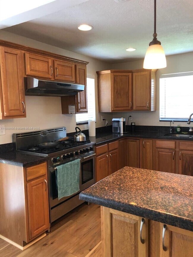 Building Photo - 1538 Funston St