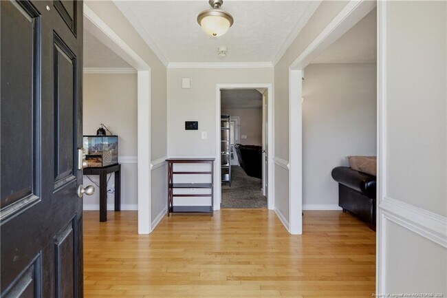 Building Photo - 420 Thorncliff Dr