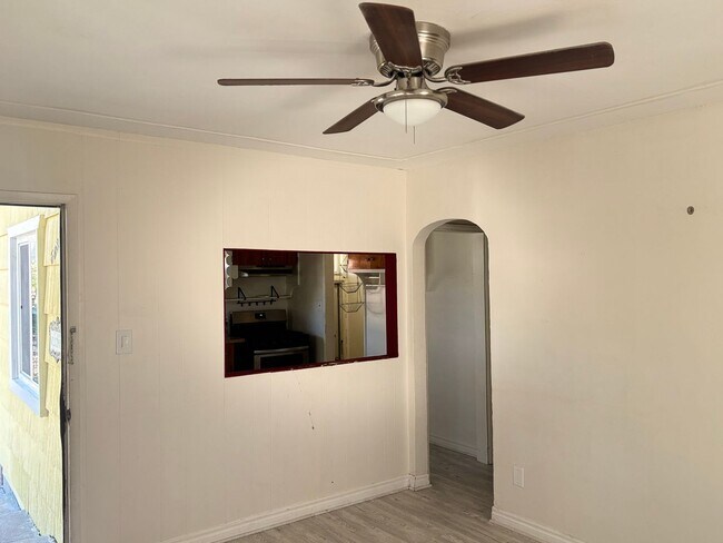 Building Photo - 2 bedrooms 1 bath home in San Diego