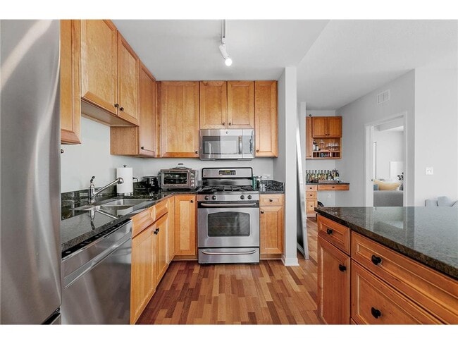 Building Photo - 929 Portland Ave