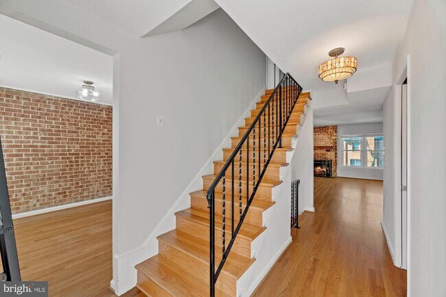 Building Photo - 1028 N Pelham St
