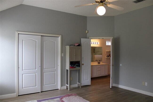 Building Photo - 16205 Glorious Ln
