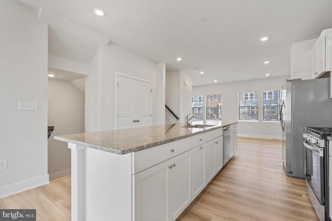 Building Photo - 1830 Parham Wy