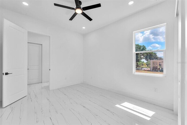 Building Photo - 11921 Fort King Hwy