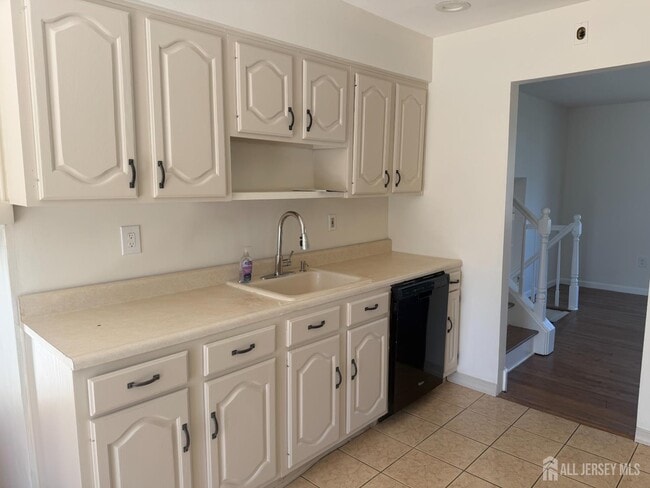 Building Photo - 13 Oakwood Dr