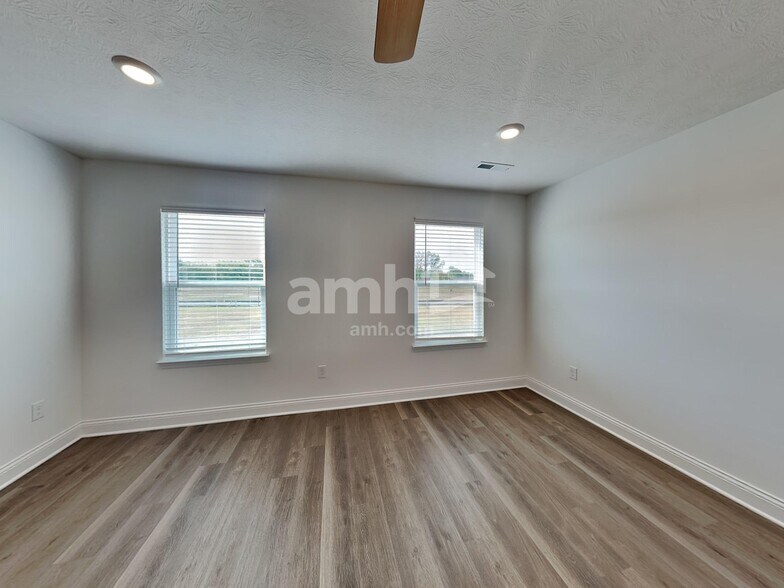 Building Photo - 9163 Henley Ave