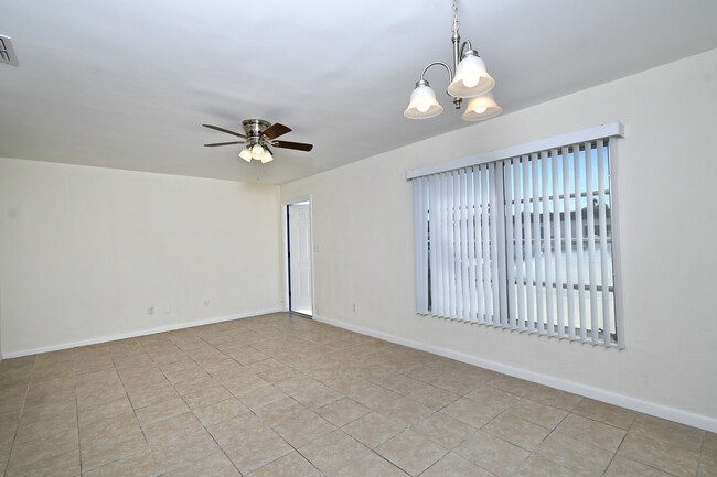 Building Photo - 44 Tangelo Ct