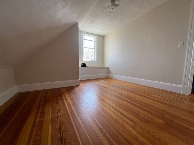 Building Photo - 22 Park Rd