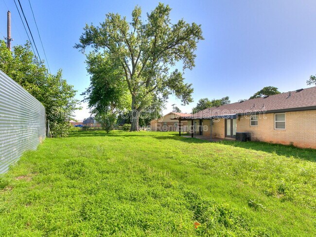 Building Photo - 1404 Crown Point Ave