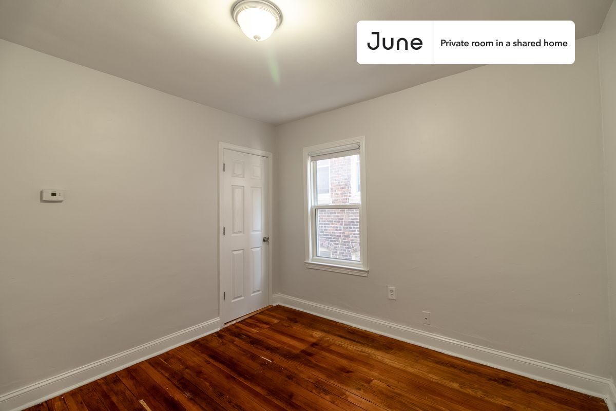 Building Photo - Room in Shared 4 bed/1 bath home