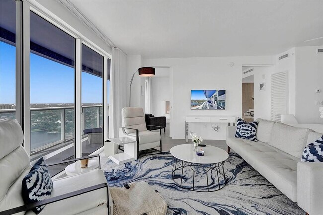 Building Photo - 3101 Bayshore Dr